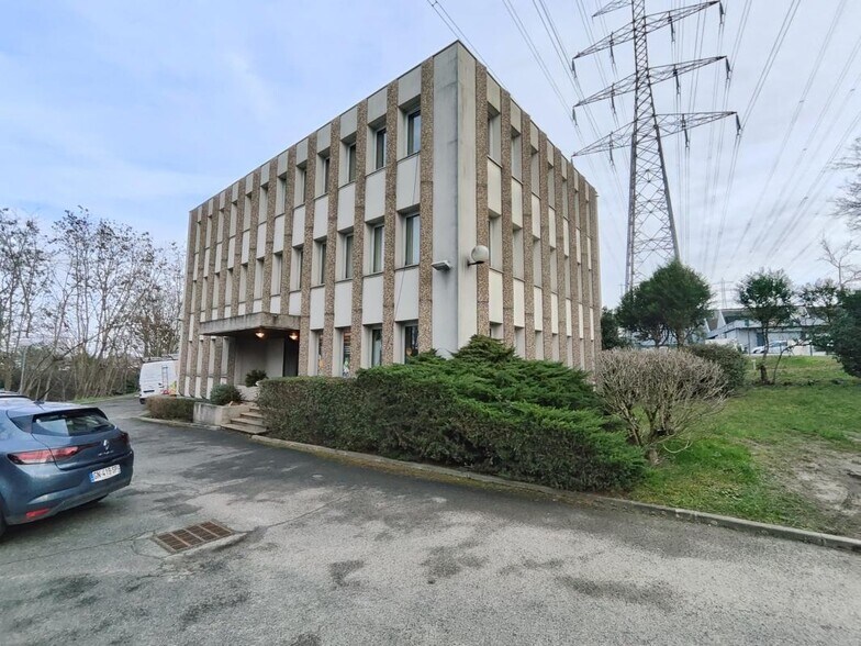 4 Rue Maryse Bastié, Igny à louer - Photo de l’immeuble – Image 1 sur 8