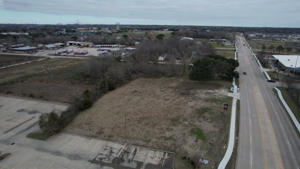 502 W Cedar Bayou Lynchburg Rd, Baytown, TX à vendre - Vidéo sur l’annonce professionnelle – Image 2 sur 2