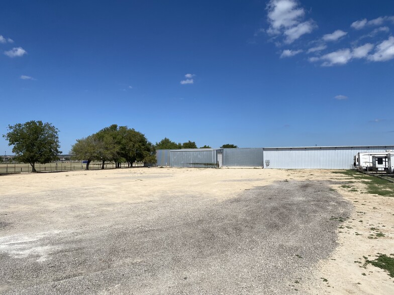 16887 Lookout Rd, Selma, TX à louer - Photo de l’immeuble – Image 1 sur 1