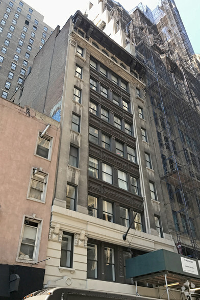 102 W 38th St, New York, NY à louer - Photo de l’immeuble – Image 3 sur 4
