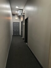 2128-2130 W Belmont Ave, Chicago, IL à louer Photo intérieure– Image 2 sur 2