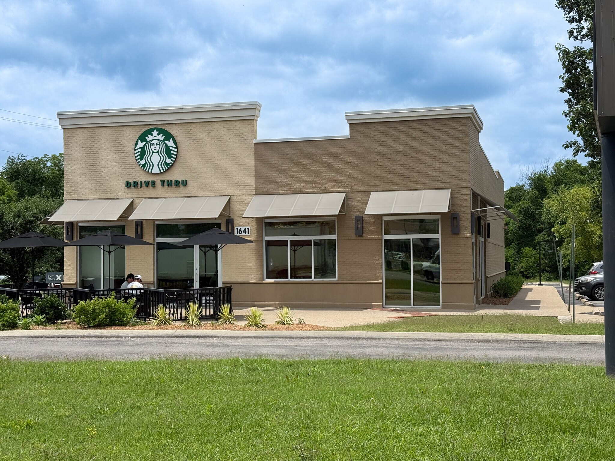 1641 Memorial Blvd, Murfreesboro, TN à louer Photo de l’immeuble– Image 1 sur 6