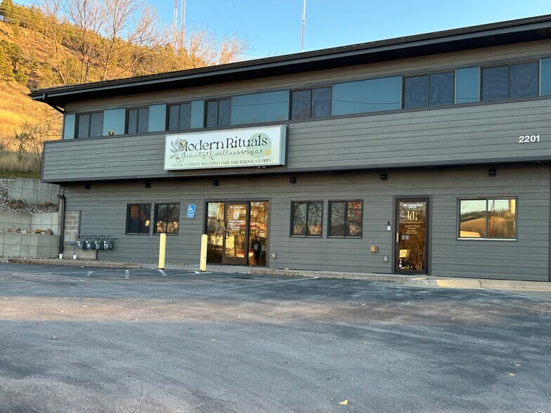 2201 Jackson Blvd, Rapid City, SD à louer - Photo de l’immeuble – Image 1 sur 16