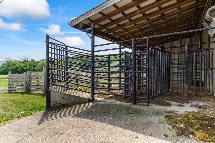 2983 Cove Mountain Rd, Martinsburg, PA à vendre - Photo de l’immeuble – Image 3 sur 71