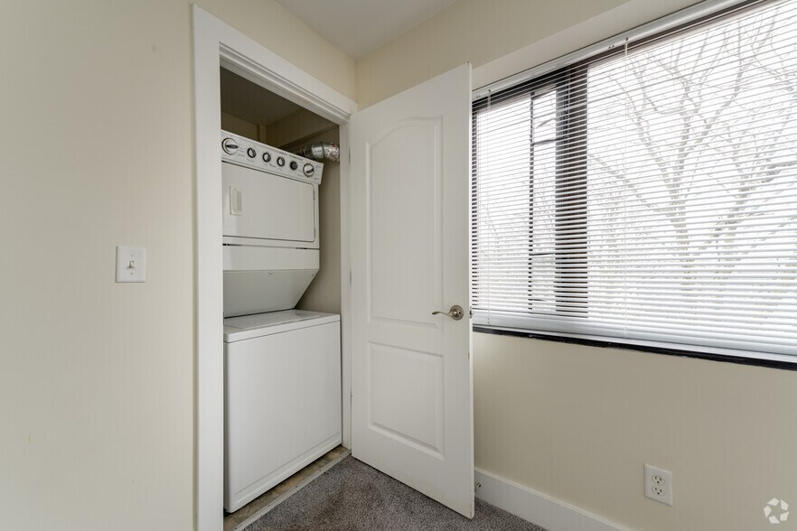 475 W Lovell St, Kalamazoo, MI à vendre - Photo intérieure – Image 3 sur 8