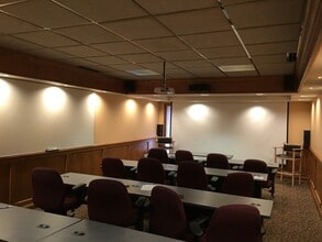 137 S Production Dr, Avon, IN à louer Photo intérieure– Image 2 sur 13