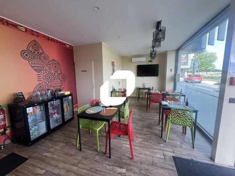 Local commercial dans Fontenay-le-Vicomte à louer - Photo de l’immeuble – Image 2 sur 11