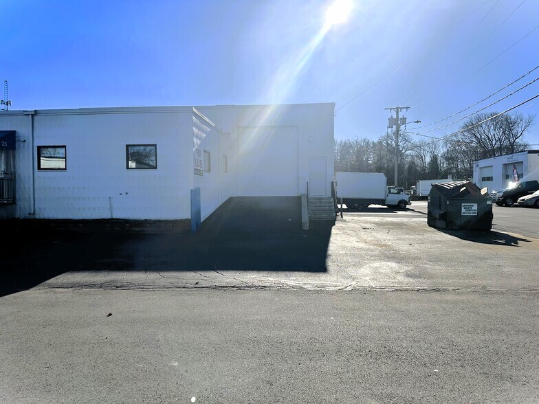 25 Oakdale Ave, Johnston, RI à louer - Photo de l’immeuble – Image 3 sur 3