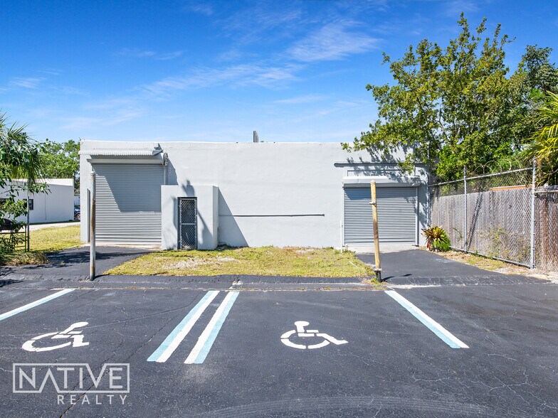 1401 NE 5th Ave & 1404-1408 NE 4th Ave portefeuille de 3 biens à vendre sur LoopNet.fr - Photo de l’immeuble – Image 3 sur 29