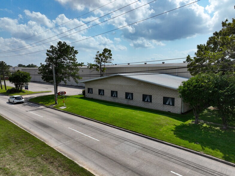 10835 Bammel North Houston Rd, Houston, TX à louer - Photo de l’immeuble – Image 2 sur 5