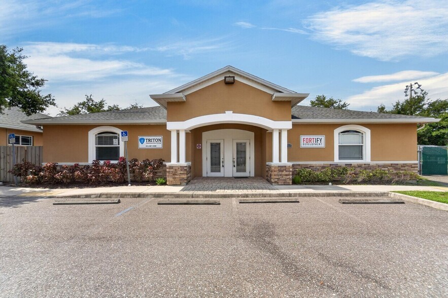7318 W Comanche Ave, Tampa, FL à vendre - Photo principale – Image 1 sur 56