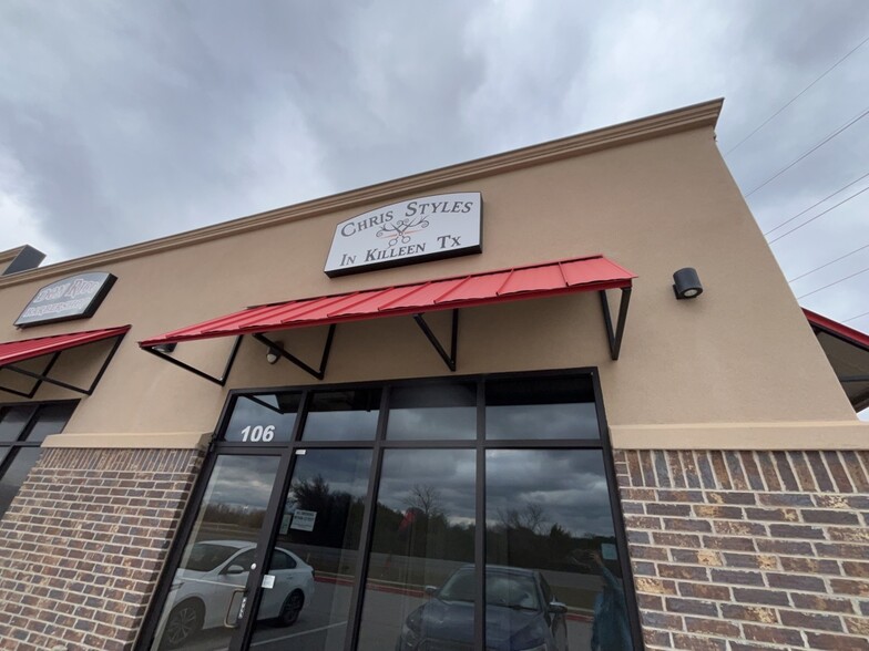 2707 E Stan Schlueter Loop, Killeen, TX à louer - Photo de l’immeuble – Image 3 sur 9