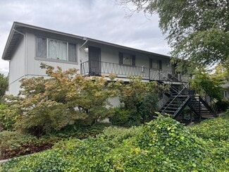 Plus de détails pour 305 NE C St, Grants Pass, OR - Logement à vendre