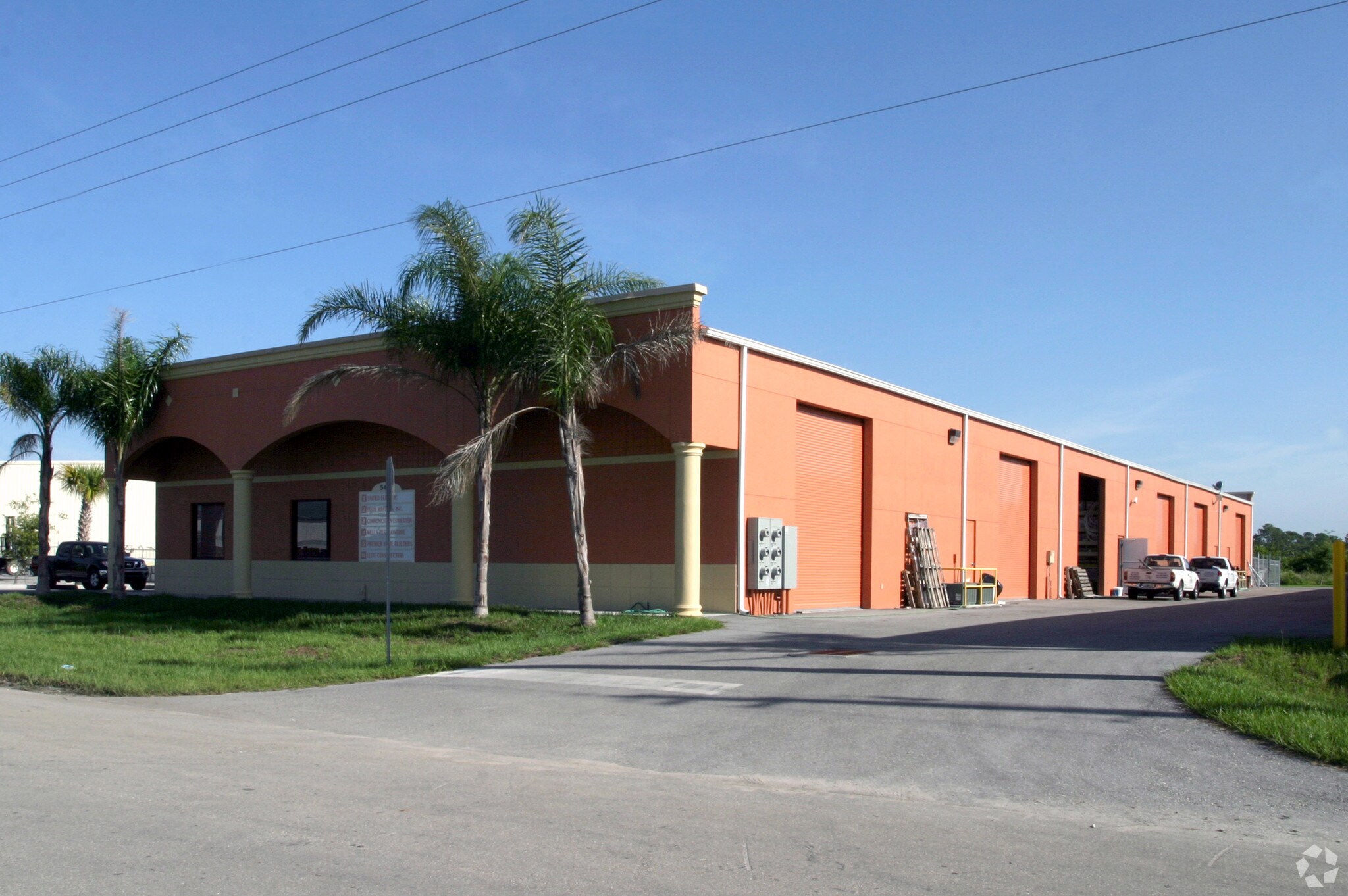 5485 Lee St, Lehigh Acres, FL à louer Photo de l’immeuble– Image 1 sur 9