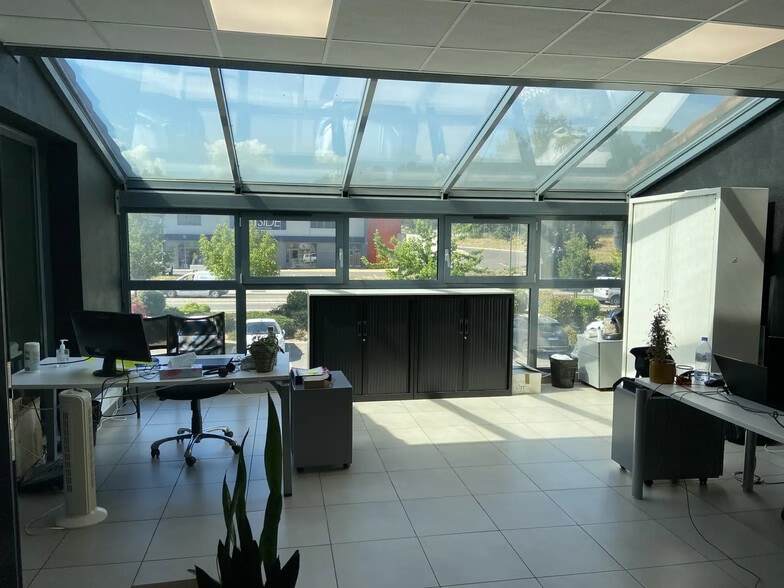 Local commercial dans Le Tholonet à vendre - Photo intérieure – Image 3 sur 3