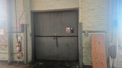 159 Singleton St, Woonsocket, RI à louer Photo intérieure– Image 2 sur 8