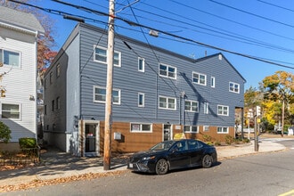 452 Pleasant St, Malden, MA à louer Photo intérieure– Image 2 sur 11