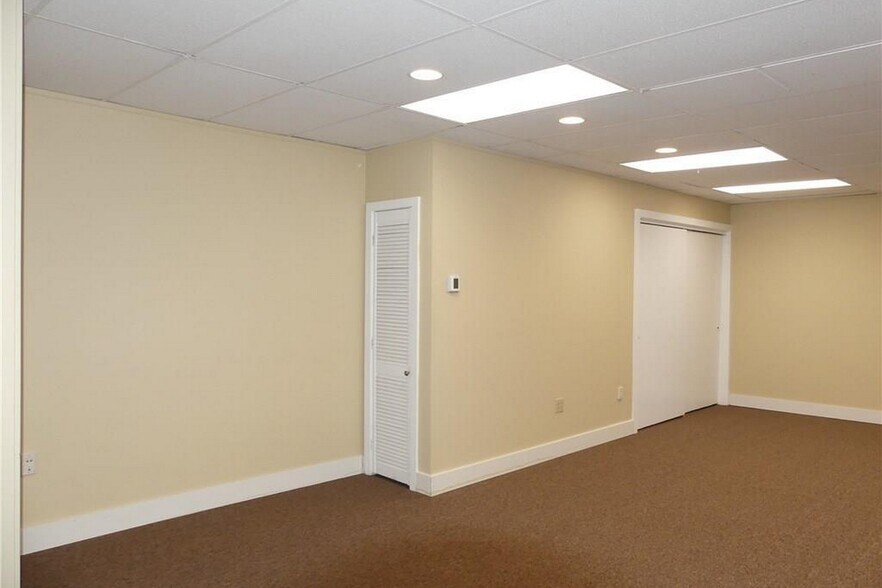 36 Plains Rd, Essex, CT à louer - Photo de l’immeuble – Image 3 sur 10