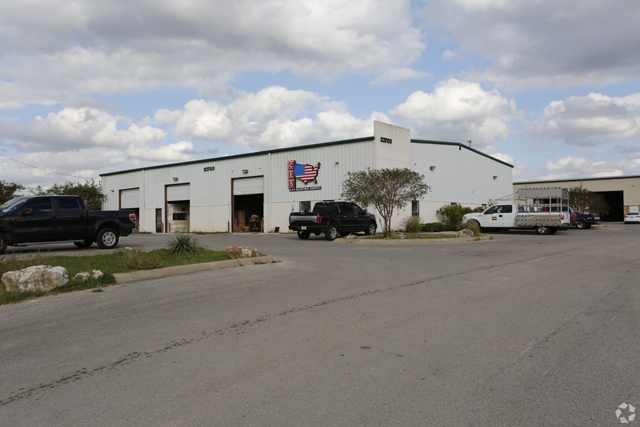 23703 N IH 35, Kyle, TX à louer Photo principale– Image 1 sur 4