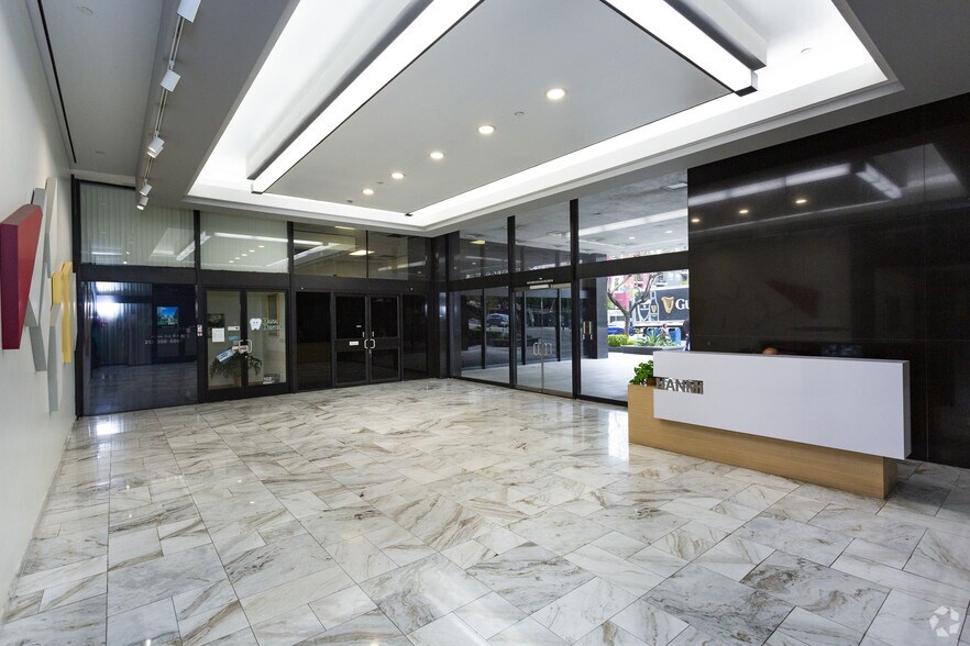 3660 Wilshire Blvd, Los Angeles, CA à louer - Hall d’entrée – Image 3 sur 11