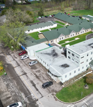 Plus de détails pour 21 Rue Renaud, Brownsburg-chatham, QC - Logement à vendre