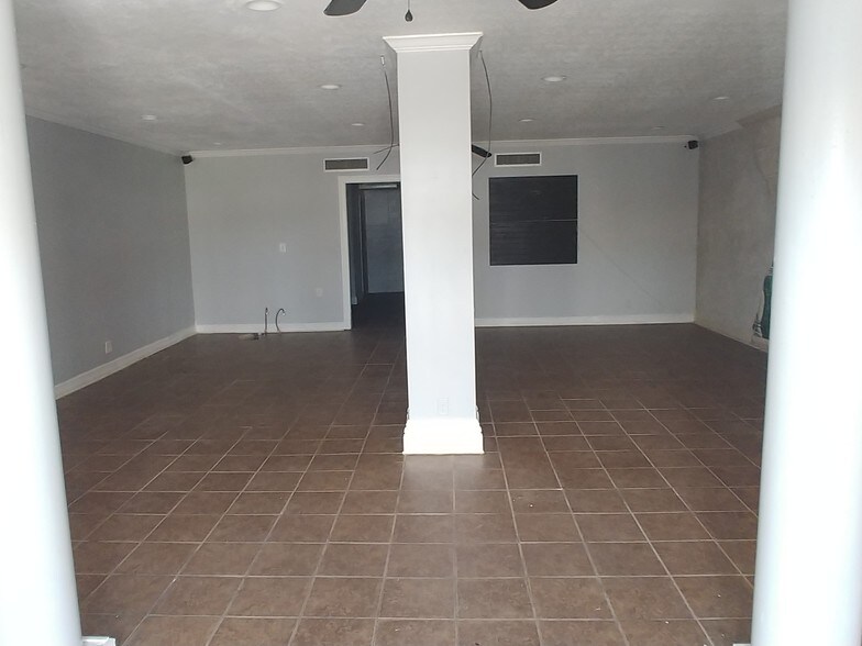 909 N 8th Ave, Texas City, TX à vendre - Photo intérieure – Image 3 sur 13