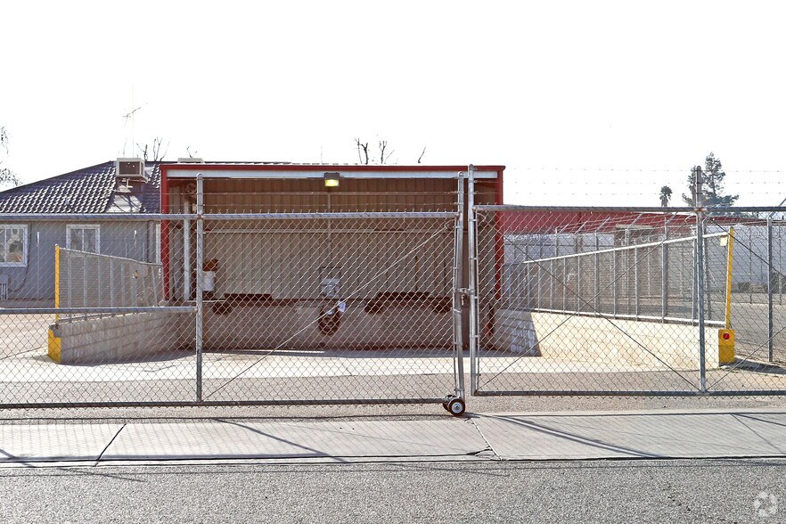 4065 E Therese Ave, Fresno, CA à vendre - Photo de l’immeuble – Image 2 sur 14