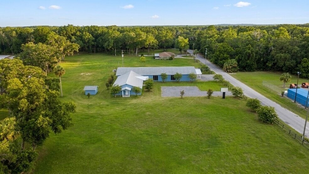 8635 W Goodman Ln, Homosassa, FL à vendre - Photo de l’immeuble – Image 1 sur 21