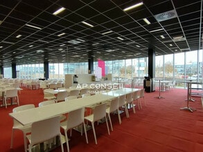 Bureau dans Voisins-le-Bretonneux à louer Photo de l’immeuble– Image 2 sur 8