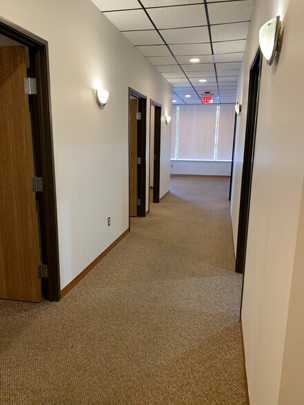 2065-2083 Hiller Rd, West Bloomfield, MI à louer - Photo intérieure – Image 3 sur 7