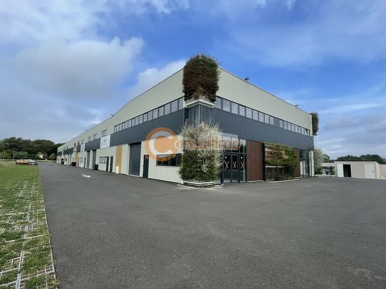 Industriel/Logistique dans Salleboeuf à louer - Photo de l’immeuble – Image 2 sur 4