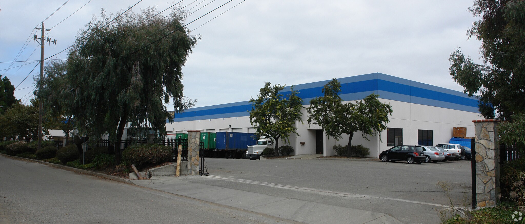 2671-2675 McCone Ave, Hayward, CA à vendre Photo de l’immeuble– Image 1 sur 13