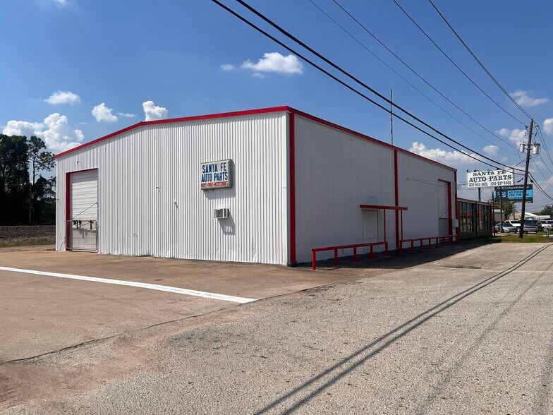 13207 Highway 6, Santa Fe, TX à louer - Photo de l’immeuble – Image 2 sur 19