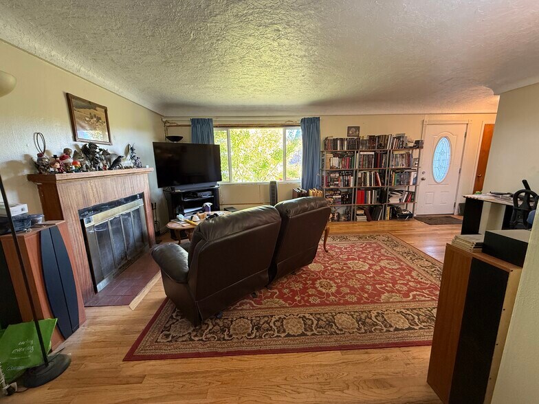 12300 SW Knoll Dr, Tigard, OR à vendre - Photo de l’immeuble – Image 3 sur 39