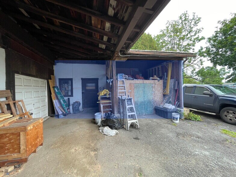 1005 Farm Ln, Ambler, PA à louer - Photo de l’immeuble – Image 3 sur 3