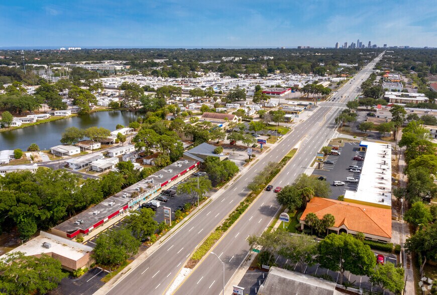 5625 4th St N, Saint Petersburg, FL à vendre - Photo principale – Image 1 sur 1