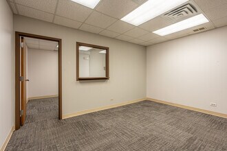 183 S Bloomingdale Rd, Bloomingdale, IL à louer Photo intérieure– Image 2 sur 6