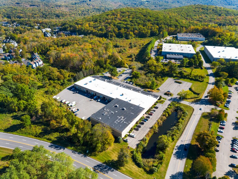 16 Mt. Ebo Rd S, Brewster Village, NY à vendre - Photo de l’immeuble – Image 3 sur 10