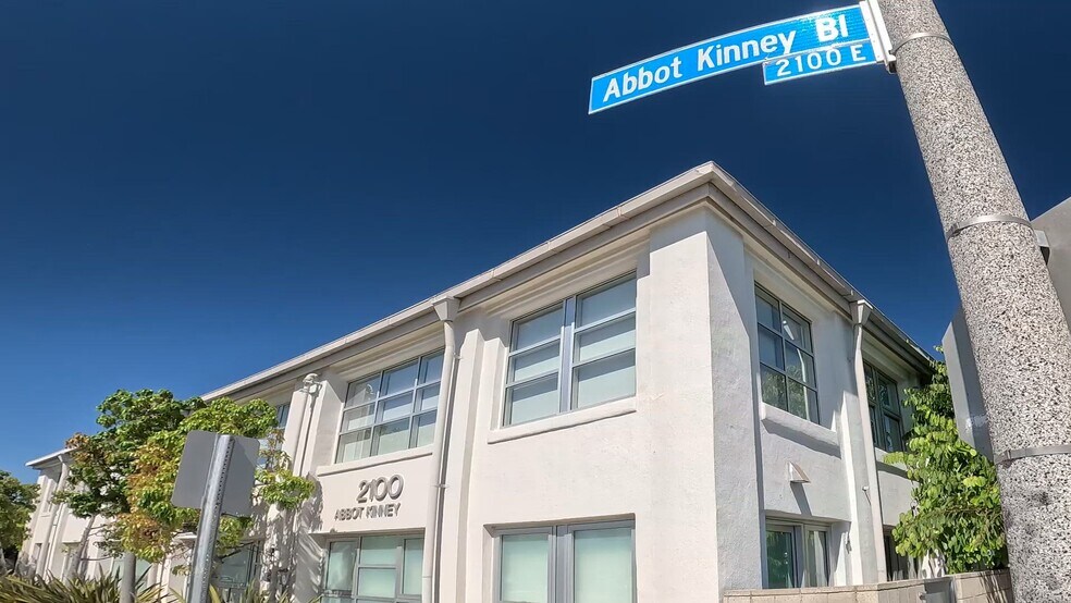 2100 Abbot Kinney Blvd, Venice, CA à louer - Vidéo sur l’annonce professionnelle – Image 2 sur 41