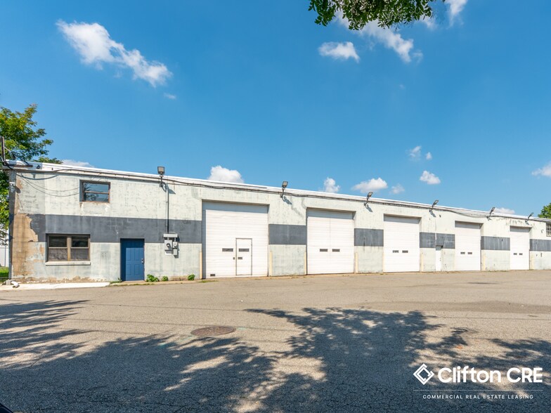 285 Highland Cross, Rutherford, NJ à louer - Photo de l’immeuble – Image 2 sur 11