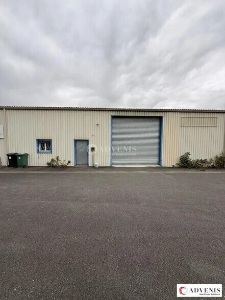 Local d’activités dans Saint-Médard-en-Jalles à louer - Photo de l’immeuble – Image 2 sur 6