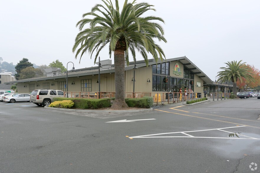 1550 Tiburon Blvd, Tiburon, CA à louer - Photo de l’immeuble – Image 1 sur 9