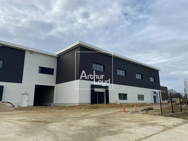 Plus de détails pour Local d’activités à vendre