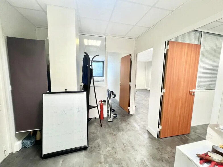 Bureau dans Issy-les-Moulineaux à louer - Photo de l’immeuble – Image 3 sur 8