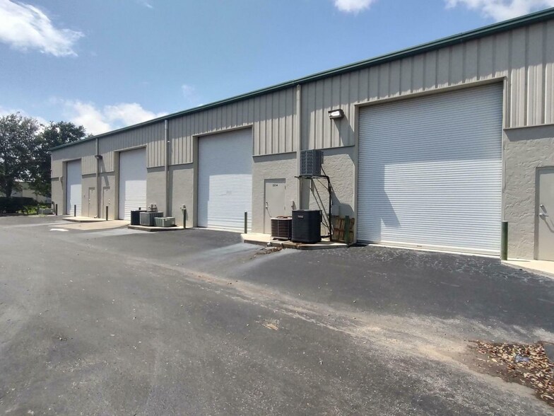 2240-2264 72nd Ave E, Sarasota, FL à louer - Photo de l’immeuble – Image 2 sur 3