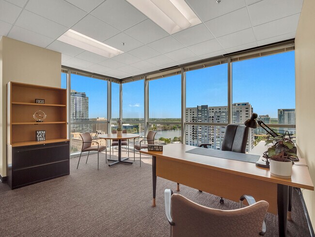 Plus de détails pour 121 S Orange Ave, Orlando, FL - Coworking à louer