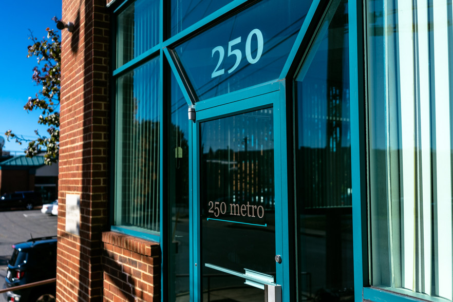 250 E Elizabeth St, Harrisonburg, VA à louer - Photo de l’immeuble – Image 3 sur 3