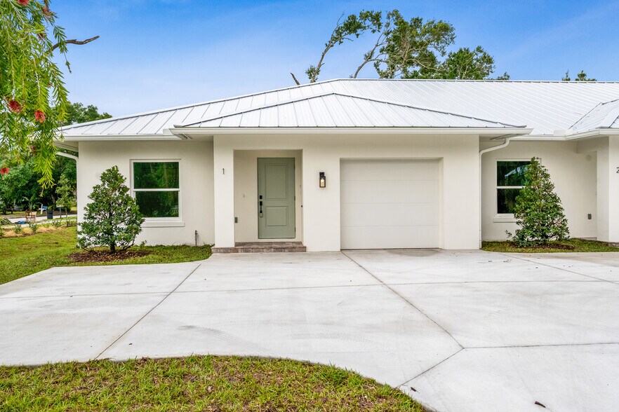 1853 22nd Ave, Vero Beach, FL à vendre - Photo principale – Image 1 sur 84