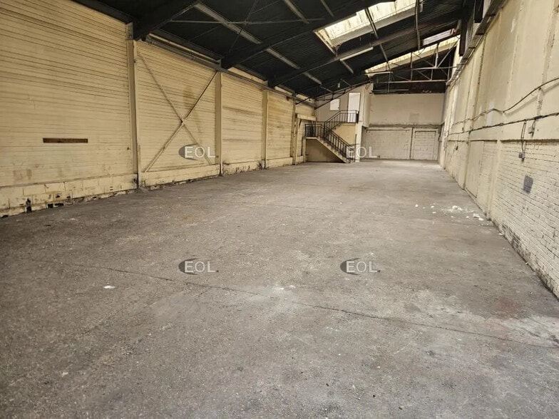 Local d’activités dans Villeneuve-le-Roi à louer - Photo de l’immeuble – Image 3 sur 8