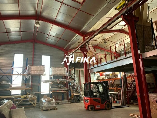 Plus de détails pour Local d’activités à vendre